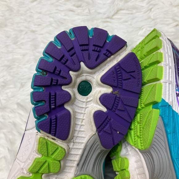 Brooks sneaker size 4 - Picture 8 of 11